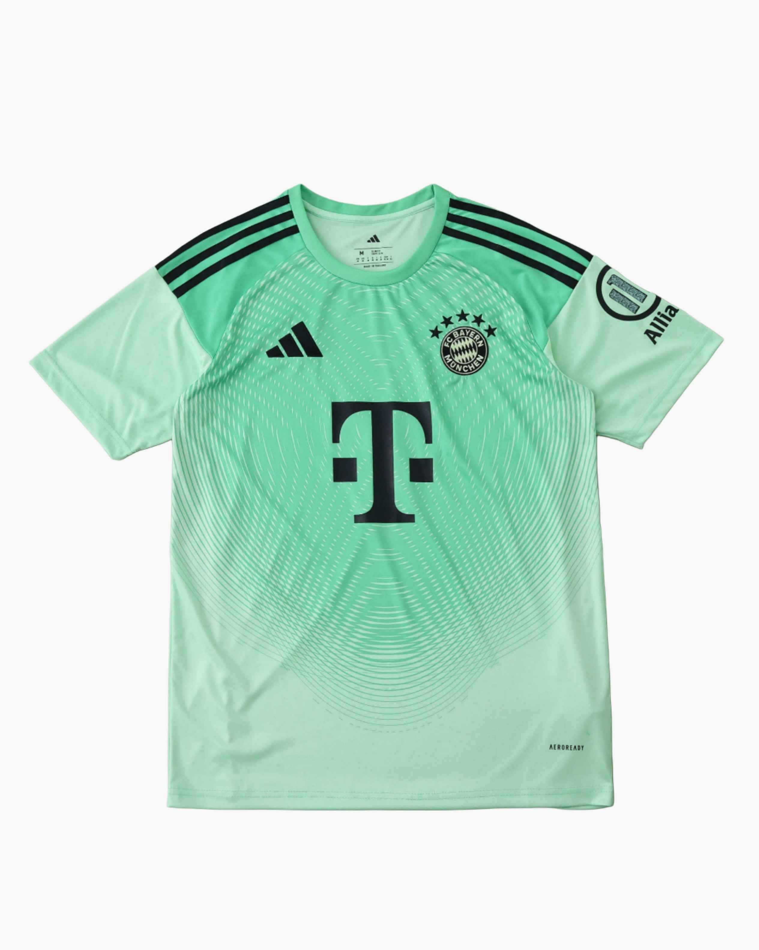 BAYERN MUNICH GOALKEEPER 2025/26 — premium football kit from Don's Jerseys