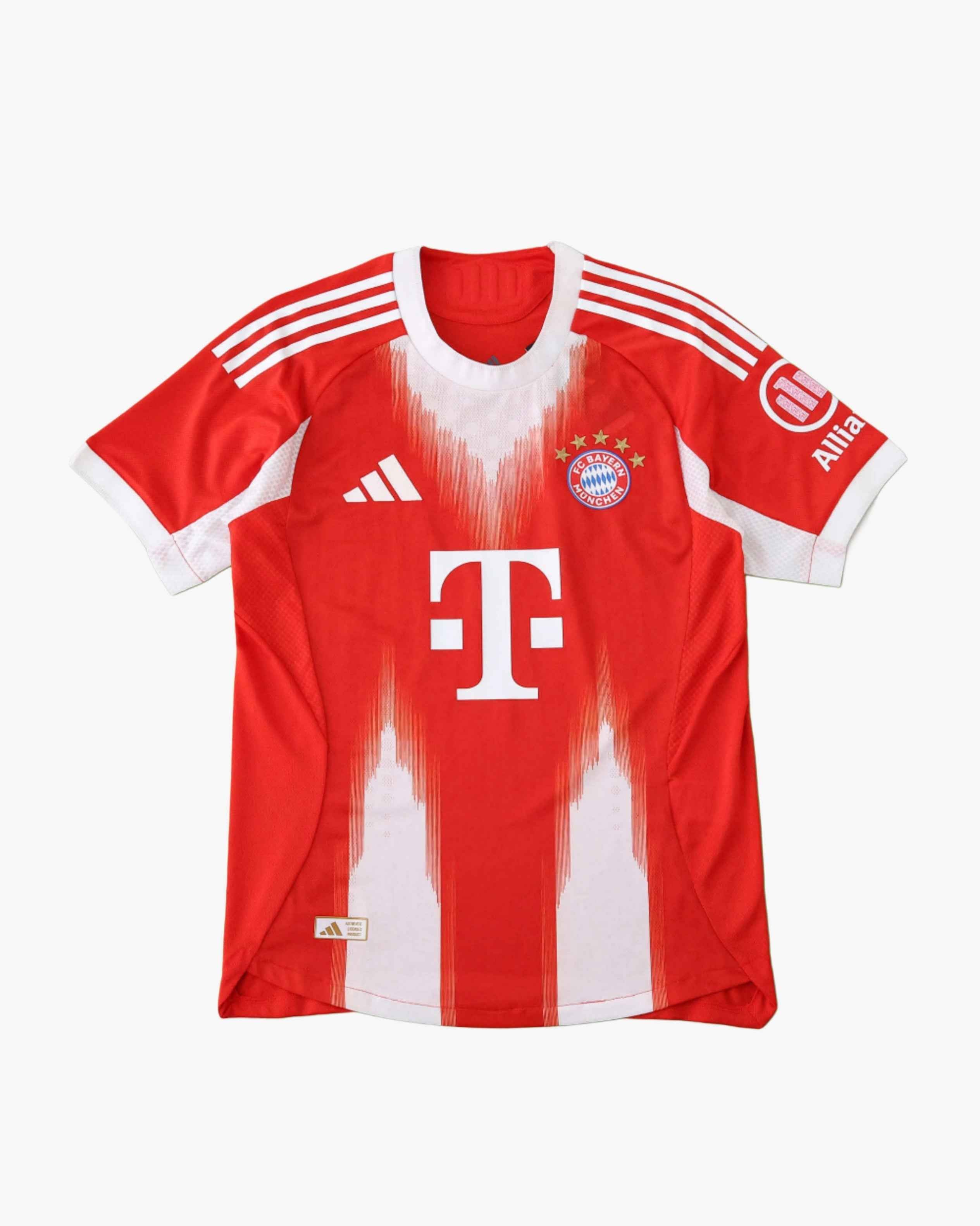 BAYERN MUNICH HOME 2025/26 — premium football kit from Don's Jerseys